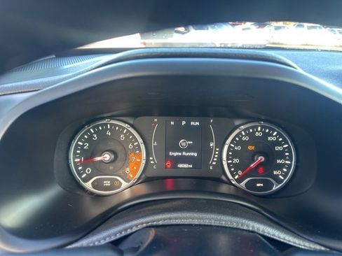 Used 2016 Jeep Renegade Latitude w/ Popular Equipment Group image 25