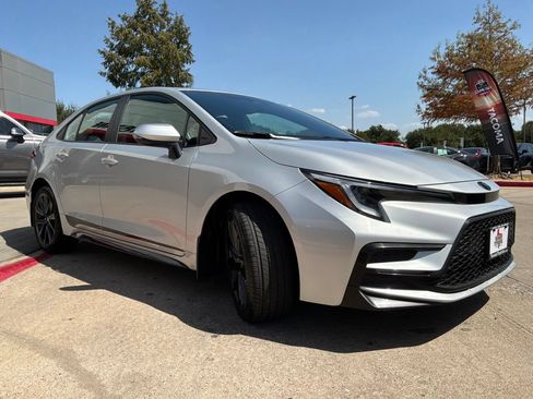 Used 2026 Toyota Corolla SE FWD image 4