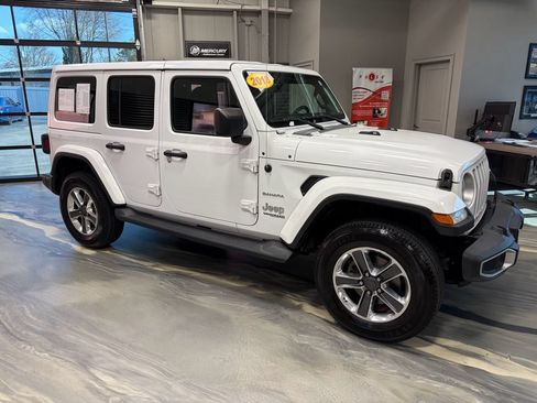 Used 2018 Jeep Wrangler Unlimited Sahara w/ Uconnect 4C Nav & Sound Group AWD/4WD image 26