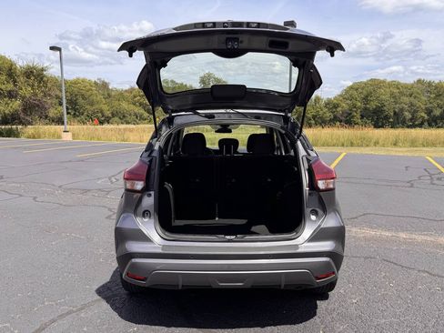 Used 2021 Nissan Kicks S FWD image 8