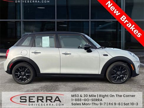 Used 2021 MINI Cooper 4-Door Hardtop w/ 6.5" Touchscreen Package image 6