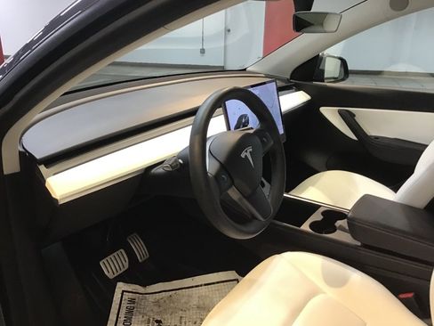 Used 2022 Tesla Model Y Performance image 10