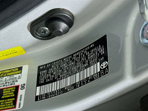 Used 2018 Toyota Corolla LE FWD image 12