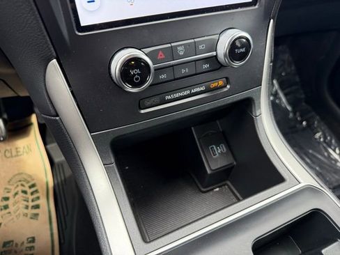 Certified 2024 Ford Edge SE w/ Black Appearance Package image 27