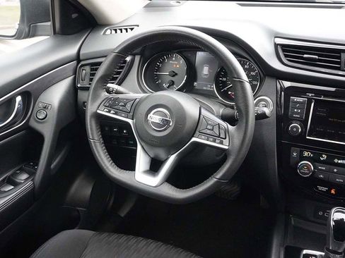 Used 2020 Nissan Rogue SV image 26