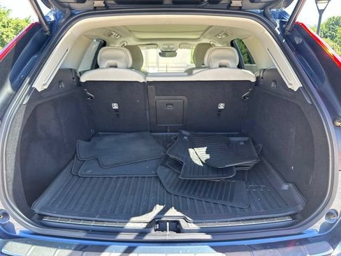 Certified 2022 Volvo XC60 B5 Momentum w/ Climate Package AWD/4WD image 34