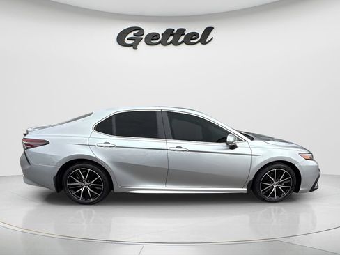 Used 2024 Toyota Camry SE FWD image 4