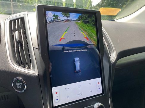 New 2024 Ford Edge SE w/ Black Appearance Package image 10