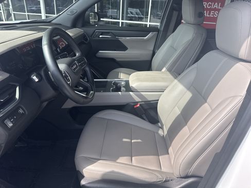 Used 2026 GMC Acadia Elevation w/ Elevation Premium Package FWD image 15