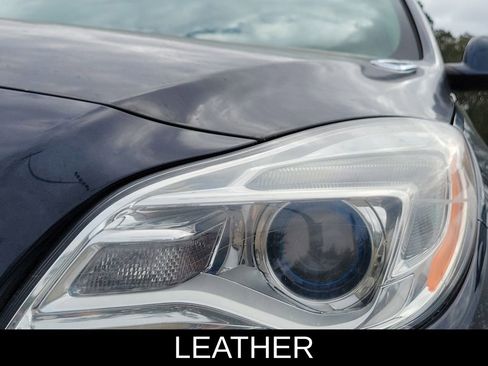 Used 2016 Buick Regal image 2