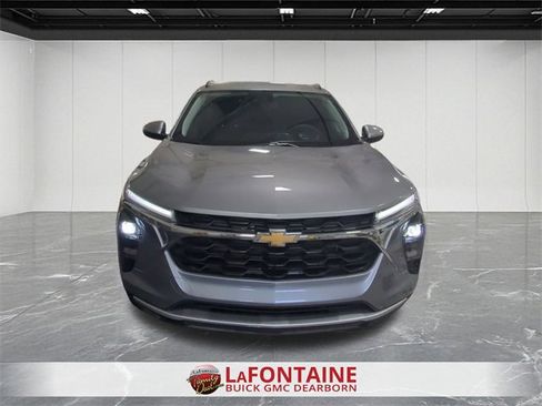 Certified 2025 Chevrolet Trax LT image 3