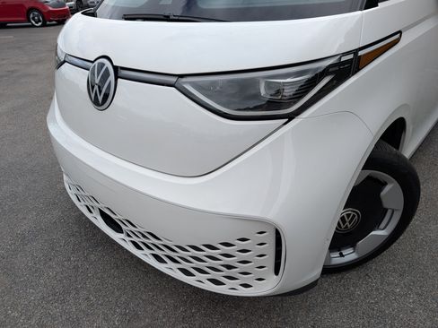 Used 2025 Volkswagen ID. Buzz Pro S Plus RWD image 13