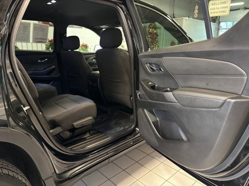 Used 2023 Chevrolet Traverse LT image 26