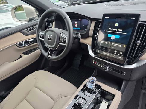 New 2026 Volvo XC90 B5 Plus w/ Protection Package Premier AWD/4WD image 10