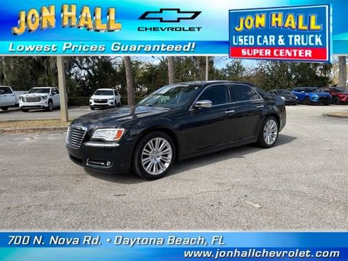 Used 2013 Chrysler 300 C image 2
