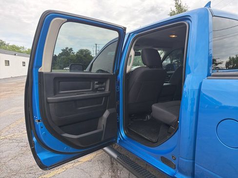 Used 2019 RAM 1500 Express w/ Hydro Blue Sport Package AWD/4WD image 22