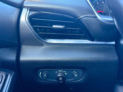 Certified 2018 Chevrolet Traverse LT image 39