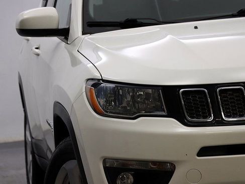 Used 2019 Jeep Compass Latitude image 4