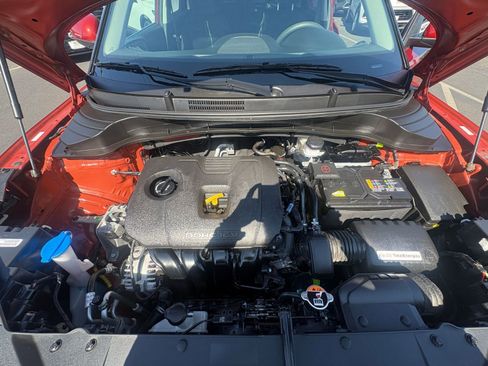 Used 2025 Kia Soul LX w/ LX Technology Package FWD image 30