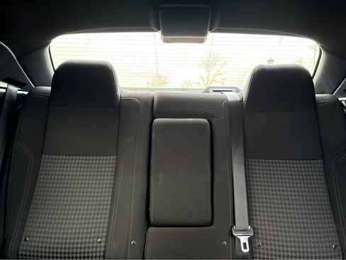 Used 2015 Dodge Challenger SXT w/ Driver Convenience Group image 4