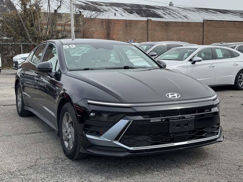 Certified 2025 Hyundai Sonata SE image 1
