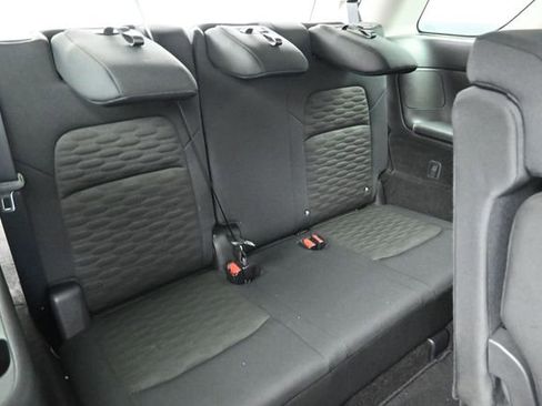 Used 2025 Nissan Pathfinder SV AWD/4WD image 9