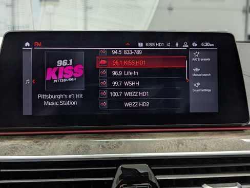 Used 2020 BMW M550i xDrive w/ Executive Package image 25