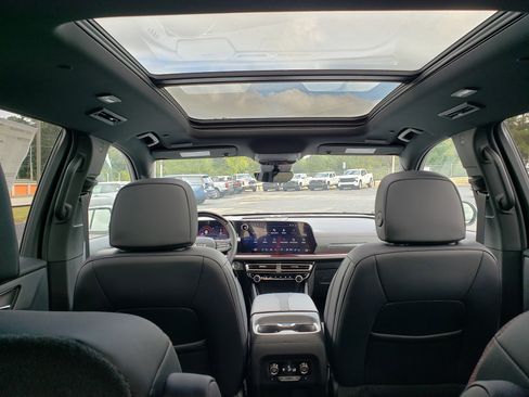 New 2026 Chevrolet Traverse RS w/ LPO, Floor Liner Package image 35