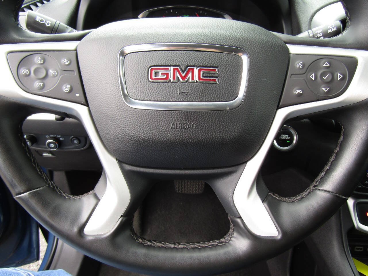 Used 2024 GMC Terrain SLT AWD/4WD image 20