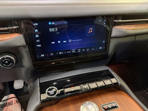 Used 2025 Lincoln Navigator Black Label image 17