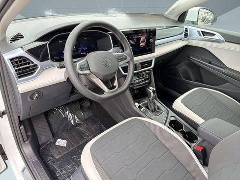 New 2026 Volkswagen Taos SE FWD image 4