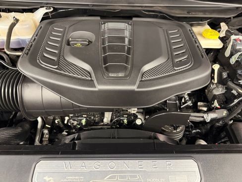 Used 2024 Jeep Wagoneer L Series II RWD image 33