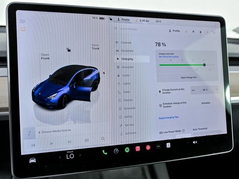 Used 2023 Tesla Model Y Performance image 34