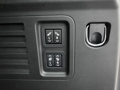 Used 2024 Chevrolet Traverse RS image 17