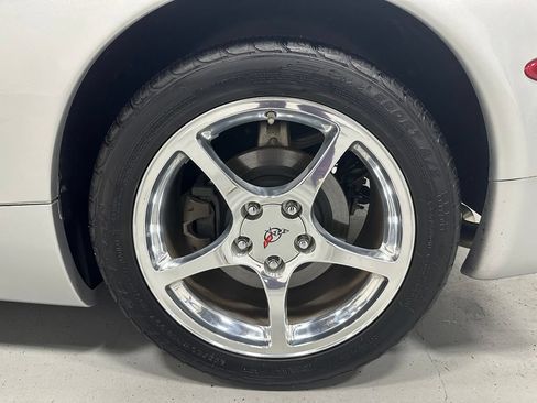 Used 2001 Chevrolet Corvette Convertible w/ Preferred Equipment Group2 RWD image 43