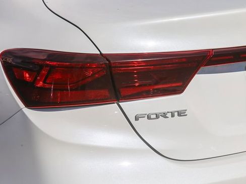 Used 2023 Kia Forte LXS w/ LXS Technology Package image 11