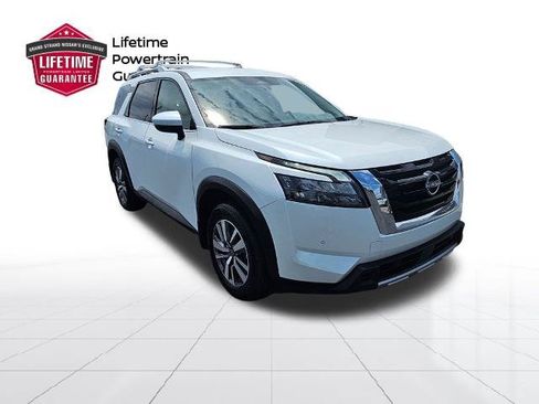 Certified 2025 Nissan Pathfinder SL AWD/4WD image 5