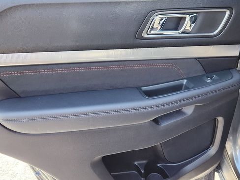 Used 2019 Ford Explorer XLT w/ Equipment Group 202A AWD/4WD image 12