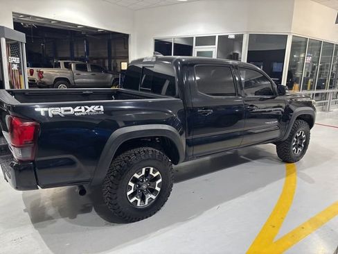 Used 2019 Toyota Tacoma TRD Off-Road w/ Technology Package image 10