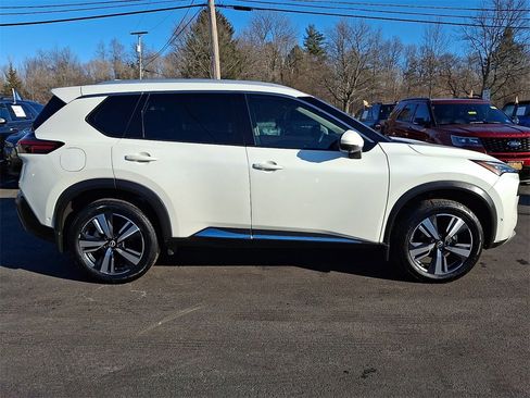 Used 2023 Nissan Rogue SL w/ SL Premium Package image 8