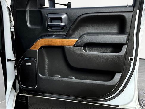 Used 2018 Chevrolet Silverado 1500 LTZ Z71 image 19