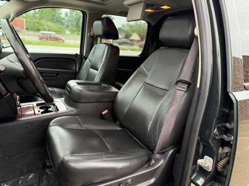 Used 2013 Chevrolet Avalanche LTZ AWD/4WD image 22