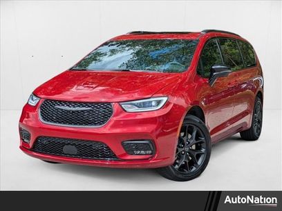 New 2026 Chrysler Pacifica Limited w/ S Appearance Package