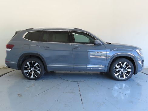 New 2026 Volkswagen Atlas SEL Premium R-Line AWD/4WD image 2