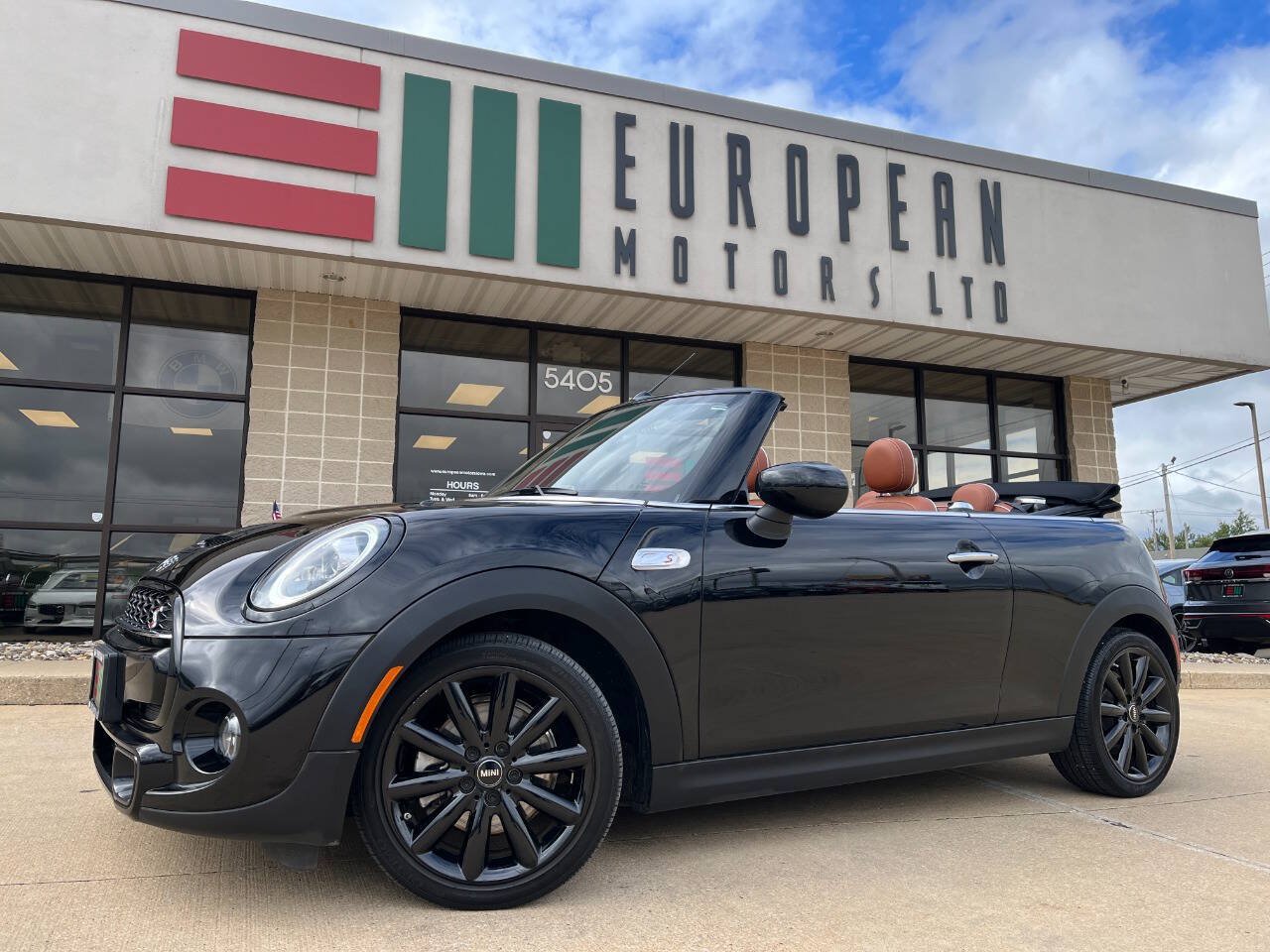 Used 2021 MINI Cooper S w/ Signature Upholstery Package FWD image 1
