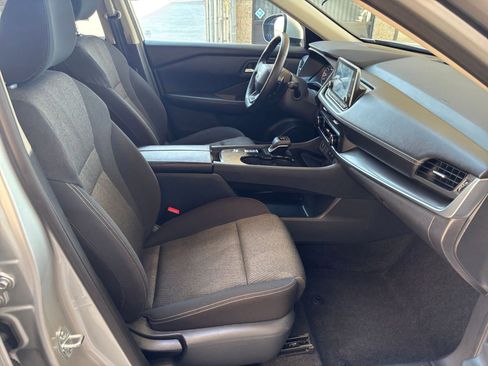 Used 2025 Nissan Rogue SV FWD image 38