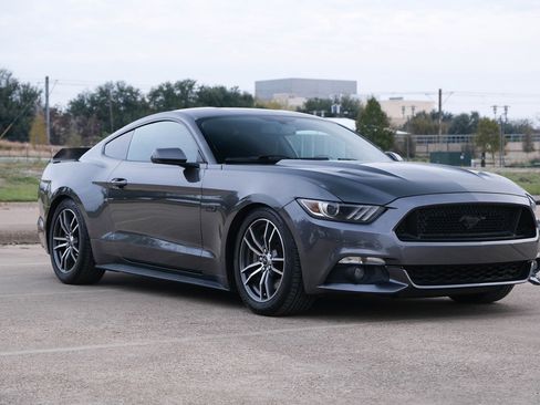Used 2017 Ford Mustang GT image 5