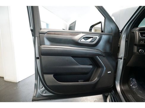 Used 2022 Chevrolet Suburban LT image 16