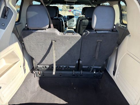 Used 2017 Dodge Grand Caravan SXT w/ Driver Convenience Group image 17