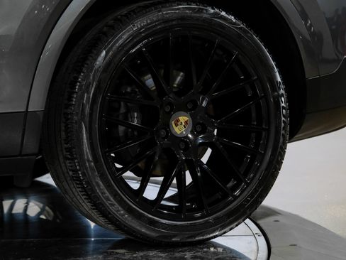 Used 2023 Porsche Cayenne Platinum Edition AWD/4WD image 60